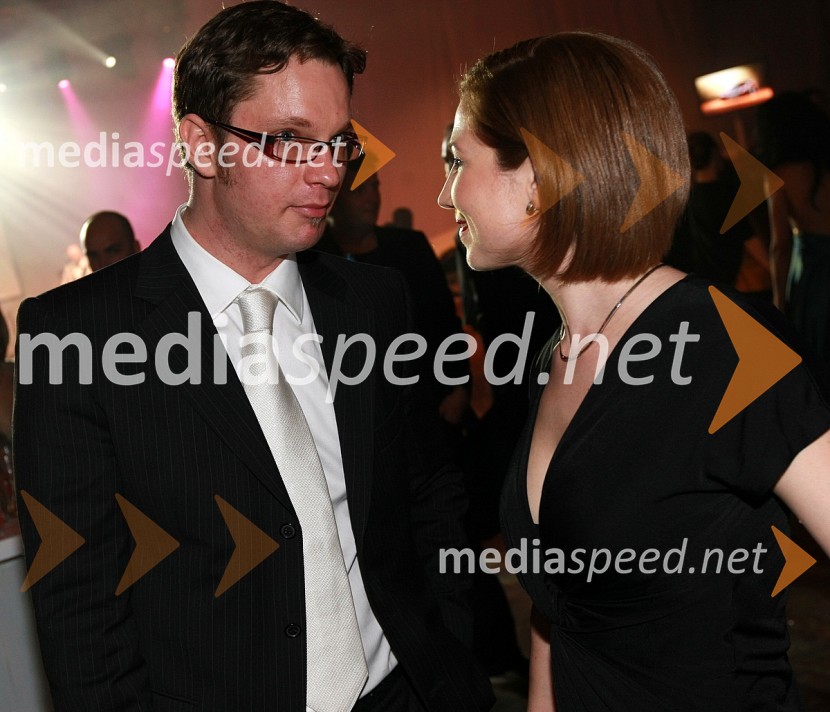 Jurij Zrnec, voditelj oddaje As ti tud' not padu in njegova soproga Sabina Kogovšek, igralkaViktorji 2008, zaključna zabava na Gospodarskem razstavišču