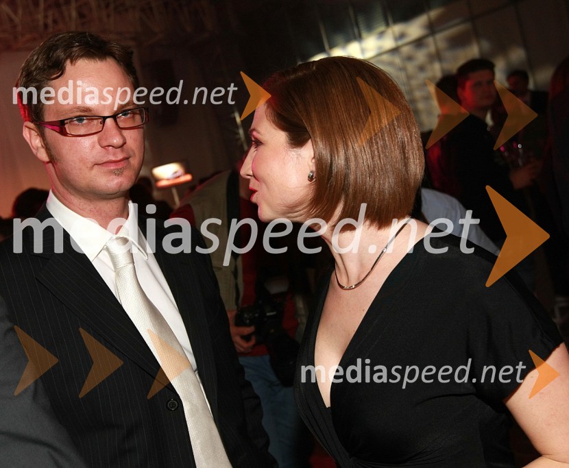 Jurij Zrnec, voditelj oddaje As ti tud' not padu in njegova soproga Sabina Kogovšek, igralkaViktorji 2008, zaključna zabava na Gospodarskem razstavišču