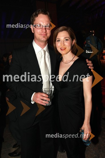 Jurij Zrnec, voditelj oddaje As ti tud' not padu in njegova soproga Sabina Kogovšek, igralkaViktorji 2008, zaključna zabava na Gospodarskem razstavišču