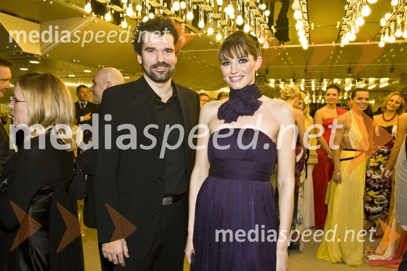 Peter Mankoč, plavalec in Nataša Pinoza, Miss Universe 2006Viktorji 2008, druženje pred dvorano