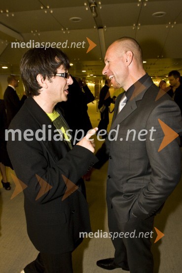 Aljoša Rebolj, fotograf in Miran Stanovnik, motoristViktorji 2008, druženje pred dvorano