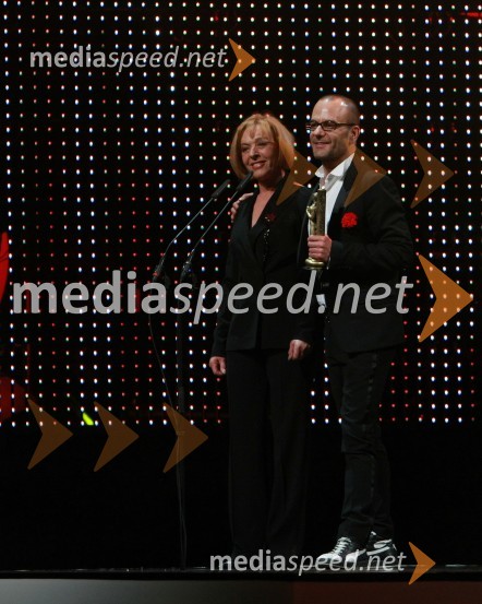 Milena Zupančič, igralka in ambasadorka UNICEF-a ter Tomaž Pandur, režiserViktorji 2008, dogajanje na odru in v dvorani