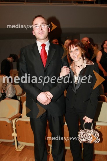 Rasto Oderlap, namestnik direktorja AC - Intercar d.o.o. z ženo KarmenViktorji 2008, dogajanje na odru in v dvorani