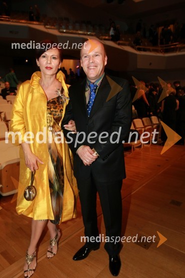 Marijan Jurenec, generalni direktor Pro Plus s soprogoViktorji 2008, dogajanje na odru in v dvorani