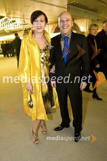 Marijan Jurenec, generalni direktor Pro Plus s soprogoViktorji 2008, druženje pred dvorano