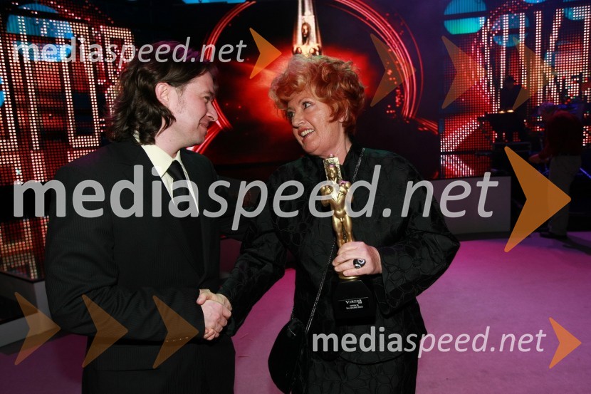 Martin Senica, urednik revije Stop ter Bernarda Jeklin, nekdanja urednica revije Jana in dobitnica Viktorja za življenjsko deloViktorji 2008, dogajanje na odru in v dvorani