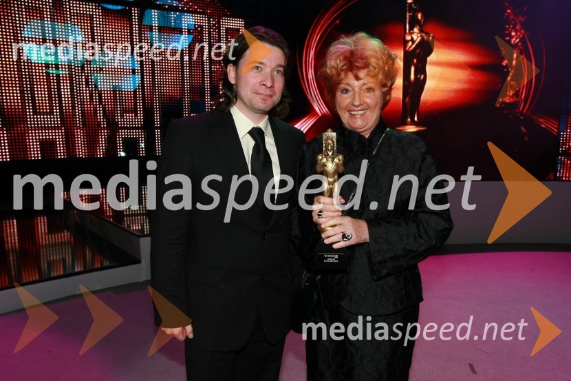 Martin Senica, urednik revije Stop ter Bernarda Jeklin, nekdanja urednica revije Jana in dobitnica Viktorja za življenjsko deloViktorji 2008, dogajanje na odru in v dvorani