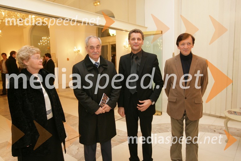 Rudolf Moge, predsednik Sveta SNG Maribor, in njegova soproga Alojzija Moge-Čas, odvetnica, Danilo Rošker, direktor SNG Maribor in Vili Ravnjak, umetniški vodja Drame SNG MariborVeter v vejah borov, premiera no-iger v SNG Maribor