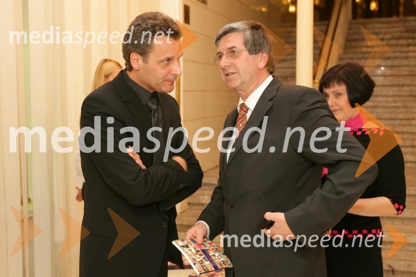 Danilo Rošker, direktor SNG Maribor, in Avgust Heričko, mestni svetnik MOM, s soprogoVeter v vejah borov, premiera no-iger v SNG Maribor