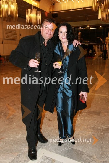 Valter Dragan, igralec in Urška Hlebec, igralkaViktorji 2008, druženje pred dvorano