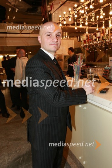 Branko Čakarmiš, programski direktor Pro Plus (POP TV in Kanal A)Viktorji 2008, druženje pred dvorano