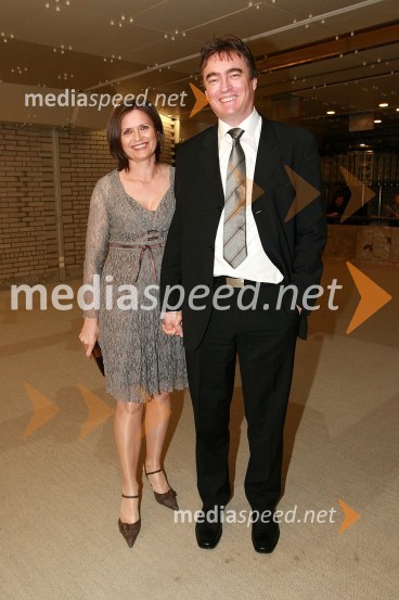 Dr. Milan Zver, nekdanji minister za šolstvo in šport s spremljevalko Andrejo ValičViktorji 2008, druženje pred dvorano