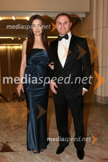 Matej Raščan, direktor in lastnik podjetja Rašica Point d.o.o. in podjetja Delo revije, d.d. ter njegova zaročenka Marija Pandrc, izvršna direktorica RašiceViktorji 2008, druženje pred dvorano