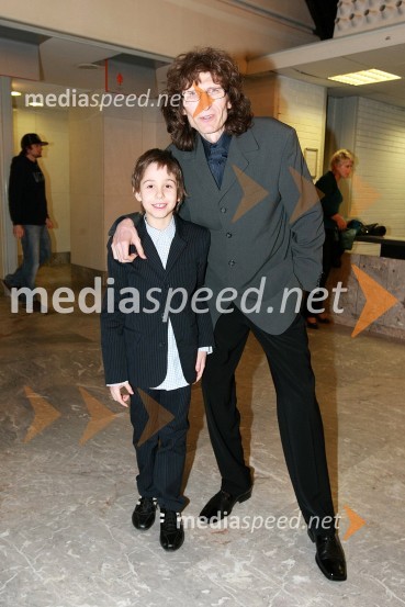 Adi Smolar, glasbenik s sinomViktorji 2008, druženje pred dvorano