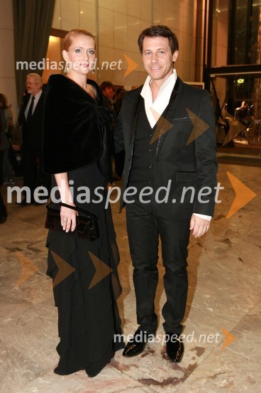 Marko Vozelj, pevec s soprogo TinoViktorji 2008, druženje pred dvorano