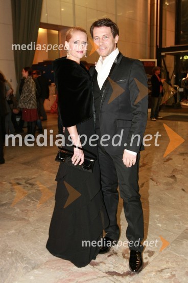 Marko Vozelj, pevec s soprogo TinoViktorji 2008, druženje pred dvorano