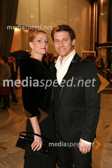 Marko Vozelj, pevec s soprogo TinoViktorji 2008, druženje pred dvorano