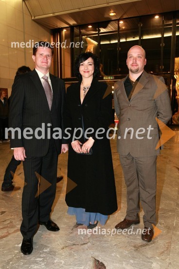 Marko Kolbl, lastnik Radia Center, Polona Požgan, voditeljica jutranjega programa Radia Center in David Irgolič, glavni in odgovorni urednik radia CenterViktorji 2008, druženje pred dvorano