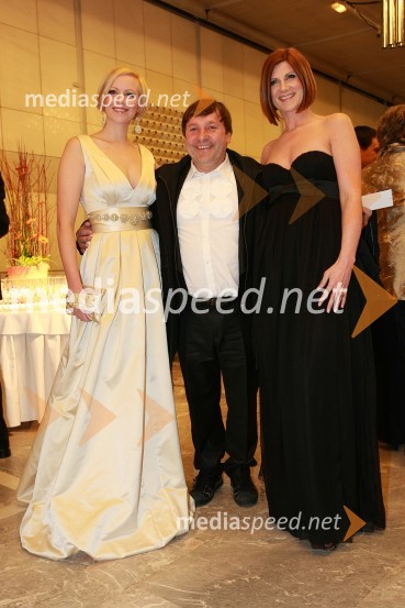 Anja Tomažin, TV voditeljica, Bojan Emeršič, igralec in Maja Štamol Droljc, modna oblikovalkaViktorji 2008, druženje pred dvorano