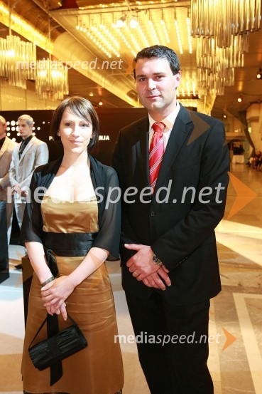 Barbara Podlogar, vodja svetovalcev za ključne stranke, Mobitel d.d. in Sebastjan Vagaja, direktor prodaje, Mobitel d.d.Viktorji 2008, druženje pred dvorano