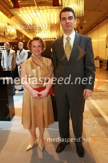 Danilo Tomšič, direktor področja prodaja in marketing v podjetju Mobitel in soproga Andreja Šuštaršič Tomšič
Viktorji 2008, druženje pred dvorano