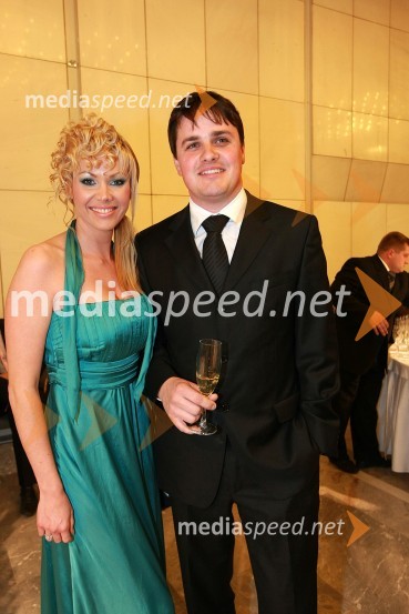 Stančka Šukalo Šeško, manekenka in njen mož Matjaž ŠeškoViktorji 2008, druženje pred dvorano