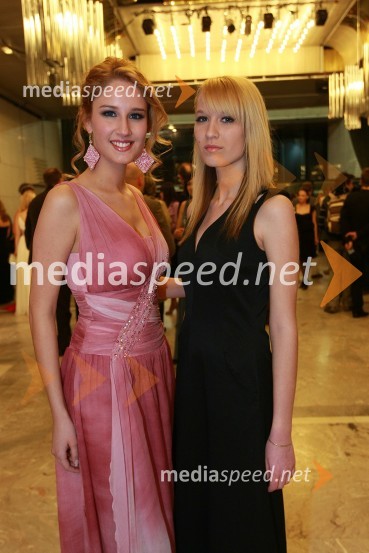 Anamarija Avbelj, Miss Universe Slovenije 2008 in s sestro AndrejoViktorji 2008, druženje pred dvorano