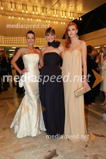 Iris Mulej, Miss Slovenije 2006, Nataša Pinoza, miss Universe Slovenije 2006 in Tjaša Kokalj, miss Universe Slovenije 2007Viktorji 2008, druženje pred dvorano