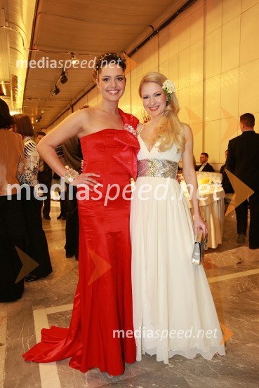 Tadeja Ternar, Miss Slovenije 2007 in Maja Ferme, modna oblikovalkaViktorji 2008, druženje pred dvorano