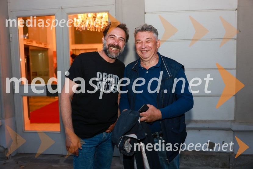  Gorazd Žilavec, igralec;  ... Dramanje pred Slovenskim narodnim gledališčem Maribor