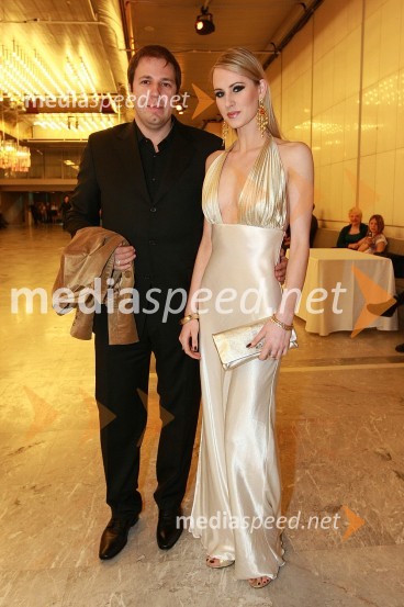 Damjan Musič, direktor Kongo Hotel in Casino d.o.o. in Jerneja Podbevšek Zhembrowskyy, balerinaViktorji 2008, druženje pred dvorano