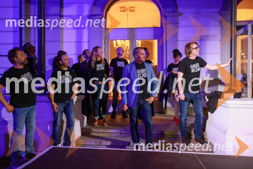  Danilo Rošker, direktor SNG Maribor;  Aleksandar  Popovski, režiser, umetniški direktor Drame SNG MariborDramanje pred Slovenskim narodnim gledališčem Maribor