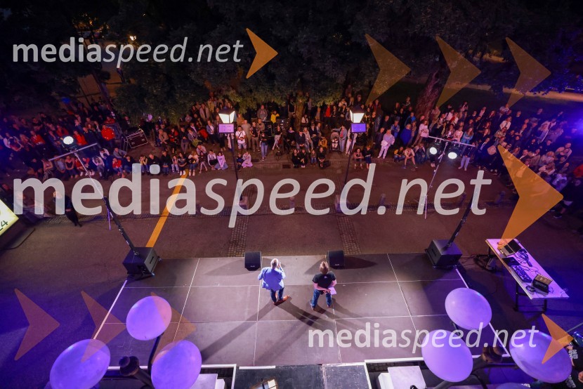 Dramanje pred Slovenskim narodnim gledališčem Maribor