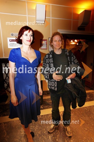 Saša Pavček, igralka in dobitnica nagrade Žlahtna komedijantka, in Jaka Andrej Vojevec, režiserDnevi komedije 2009, zaključek festivala in podelitev nagrad