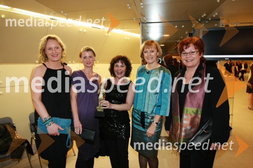 Claudia Lakner, vodja tržnih komunikacij AC-Intercar d.o.o., Metka Pevec Kejžar, vodja službe za odnose z javnostmi, AC Intercar, d.o.o Ljubljana, Renata Vöröš, soproga Štefana Vöröša, generalnega direktorja AC Intercar d.o.o., ... in ...Viktorji 2008, druženje pred dvorano