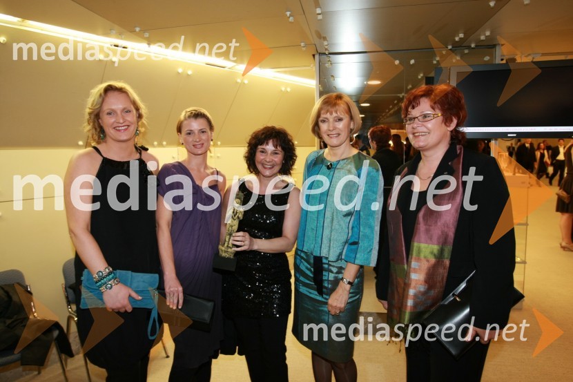 Claudia Lakner, vodja tržnih komunikacij AC-Intercar d.o.o., Metka Pevec Kejžar, vodja službe za odnose z javnostmi, AC Intercar, d.o.o Ljubljana, Renata Vöröš, soproga Štefana Vöröša, generalnega direktorja AC Intercar d.o.o., ... in ...Viktorji 2008, druženje pred dvorano