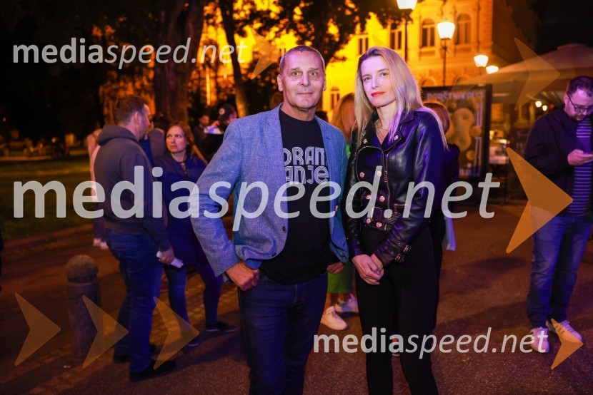  Danilo Rošker, direktor SNG Maribor;  Anita KolblDramanje pred Slovenskim narodnim gledališčem Maribor