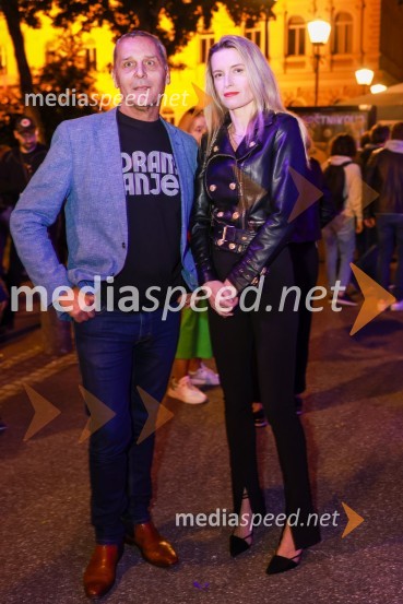  Danilo Rošker, direktor SNG Maribor;  Anita KolblDramanje pred Slovenskim narodnim gledališčem Maribor