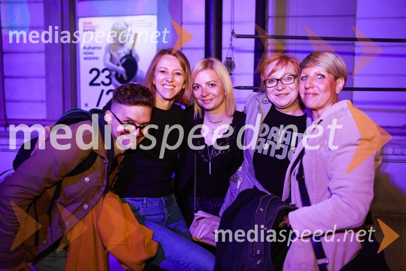  Matevž Biber, igralec;  ... ;  ... ;  Mateja  Pucko, igralka;  Tina Heinrih, Hiša stare trteDramanje pred Slovenskim narodnim gledališčem Maribor