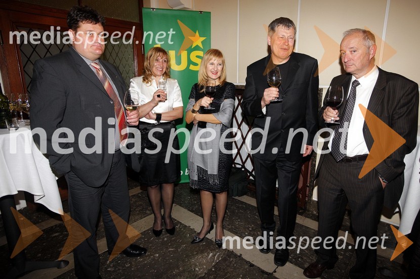 Branko Goropevšek, direktor Osrednje knjižnice Celje, Dragica Mustač, Stane Rozman, celjski podžupan in njegova soproga, ter Vitko GradišnikDnevi komedije 2009, zaključek festivala in podelitev nagrad