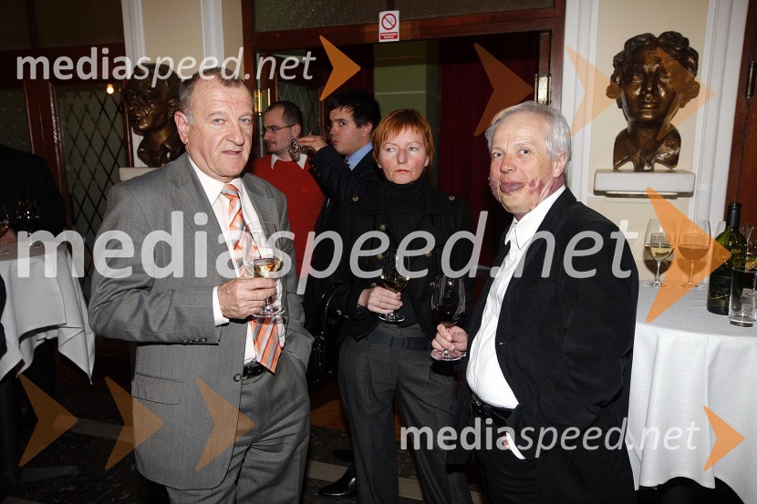 Marjan Krajnc, Adriatic Slovenica, in Dušan Drofenik, član uprave Banke Celje, s spremljevalkoDnevi komedije 2009, zaključek festivala in podelitev nagrad