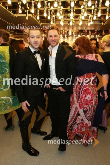 Anžej Dežan, pevec in TV voditelj in Sebastian, pevec in tv voditeljViktorji 2008, druženje pred dvorano