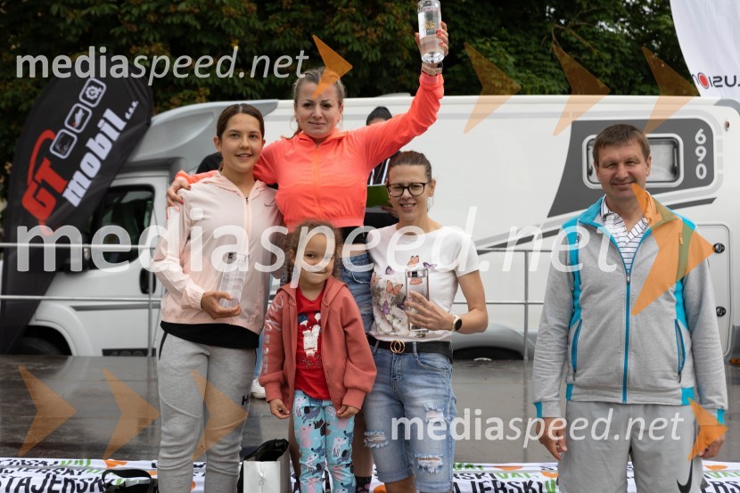  Aleksandra Kunstek, 2. mesto, 6. Afroditin tek na 10 km ženske;  Natalija  Mašera, 1. mesto, 6, Afroditin tek na 10 km ženske;  ... ;  Ines Sukič, 3. mesto, 6. Afroditin tek na 10 km ženske; mag. Branko Kidrič, župan, Občina Rogaška Slatina6. Afroditin tek s Štajerskim valom