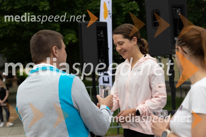  Aleksandra Kunstek, 2. mesto, 6. Afroditin tek na 10 km ženske; mag. Branko Kidrič, župan, Občina Rogaška Slatina6. Afroditin tek s Štajerskim valom