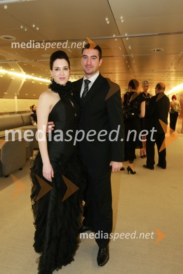 Lili Žagar in Marko Potrč, voditelja oddaje Svet na Kanalu AViktorji 2008, druženje pred dvorano