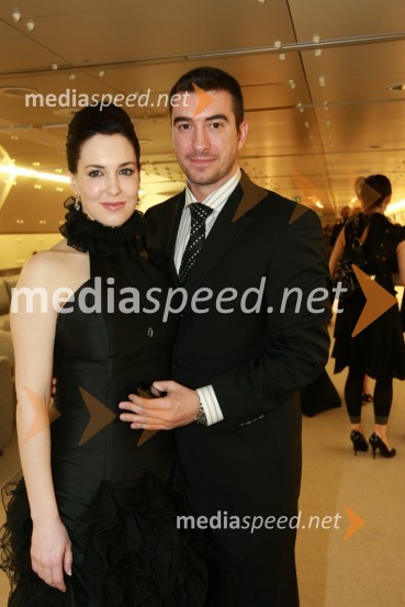 Lili Žagar in Marko Potrč, voditelja oddaje Svet na Kanalu AViktorji 2008, druženje pred dvorano