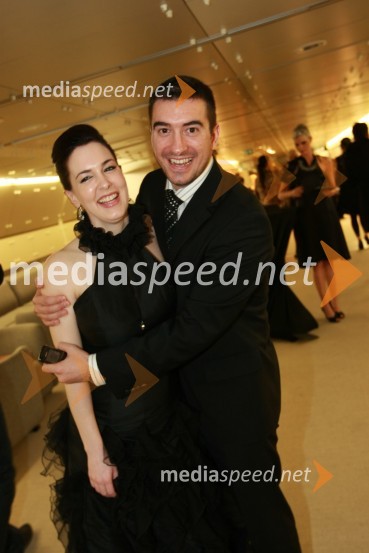 Lili Žagar in Marko Potrč, voditelja oddaje Svet na Kanalu AViktorji 2008, druženje pred dvorano