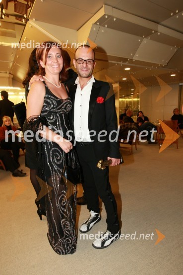 Dr. Suzana Žilič Fišer, predavateljica na Medijskih komunikacijah  in Tomaž Pandur, režiserViktorji 2008, druženje pred dvorano