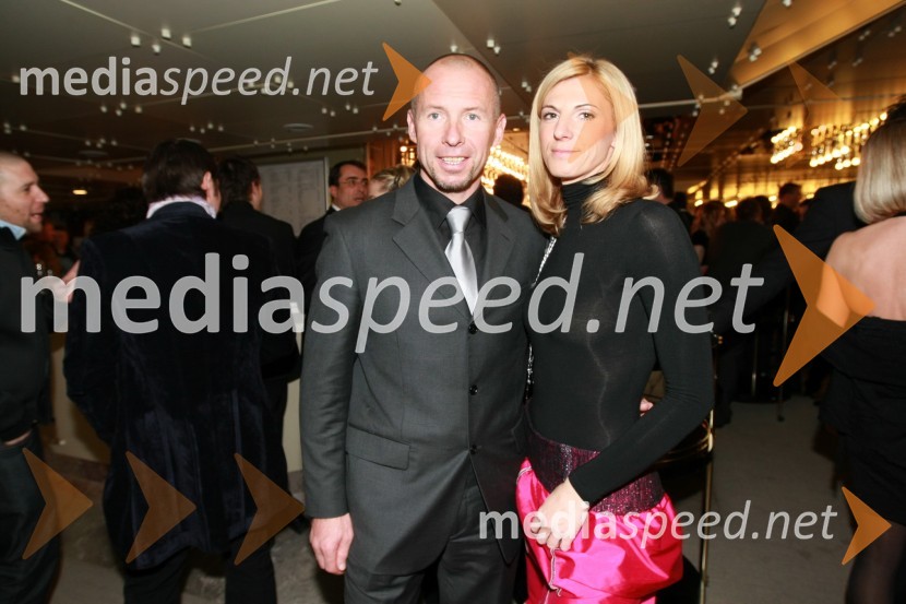 Miran Stanovnik, motorist in njegovo dekle Pika GajičViktorji 2008, druženje pred dvorano