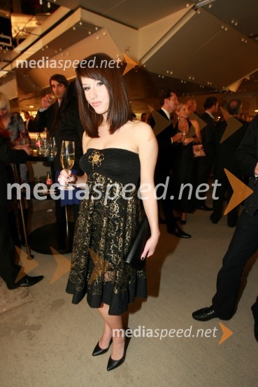 Alma Brdžanović, lastnica agencije AlmaViktorji 2008, druženje pred dvorano